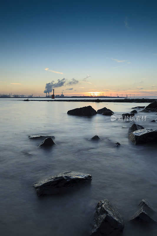 neuwe Waterweg河沿岸多变的海景